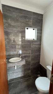 SOBRADO PARA VENDA - BAIRRO UVARANAS - JARDIM RESIDENCIAL WLADIMIR S. SAMARA
